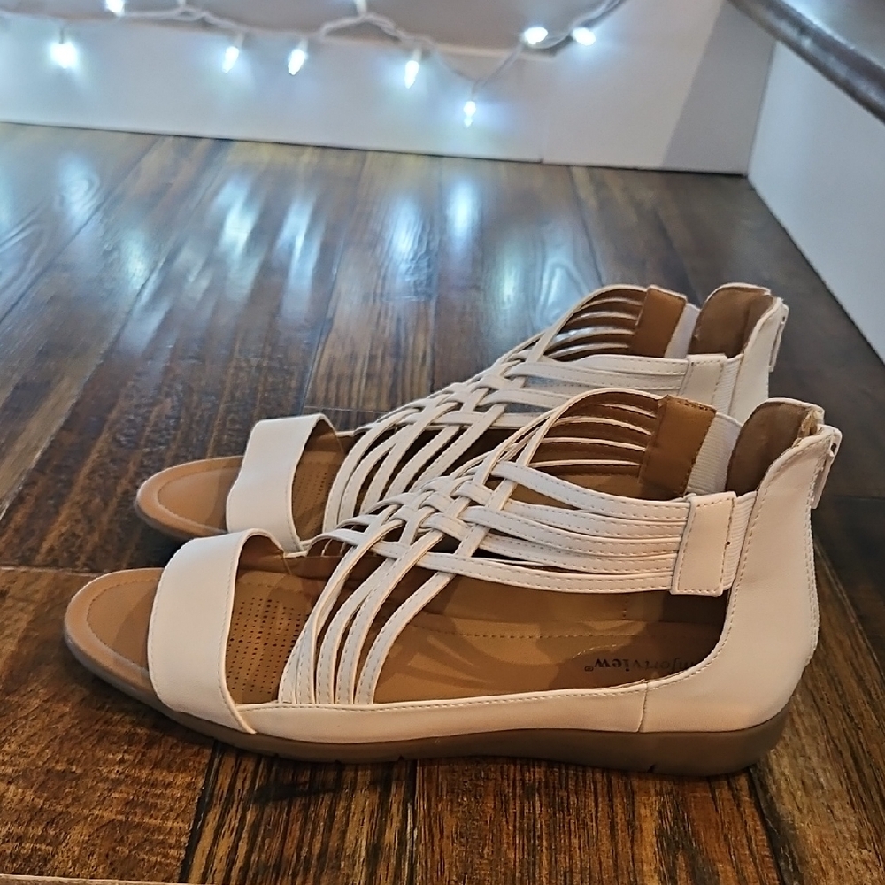 Comfortview Women's White‎ Criss-Cross Strappy Sandals. 10W